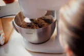غذاساز در هنگام استفاده از خمیرزن