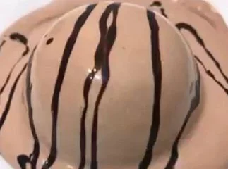 تهیه بستنی شکلاتی