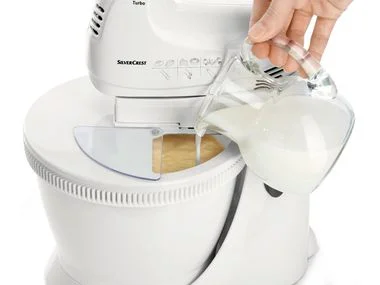 اضافه کردن مواد حین کاردر همزن کاسه دار چرخشی دو کاره سیلورکرست SILVERCREST