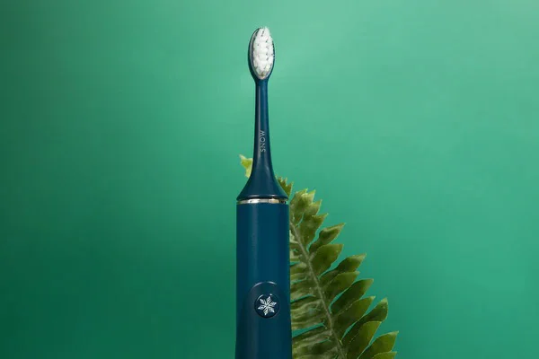 نحوه تمیز کردن مسواک شارژی