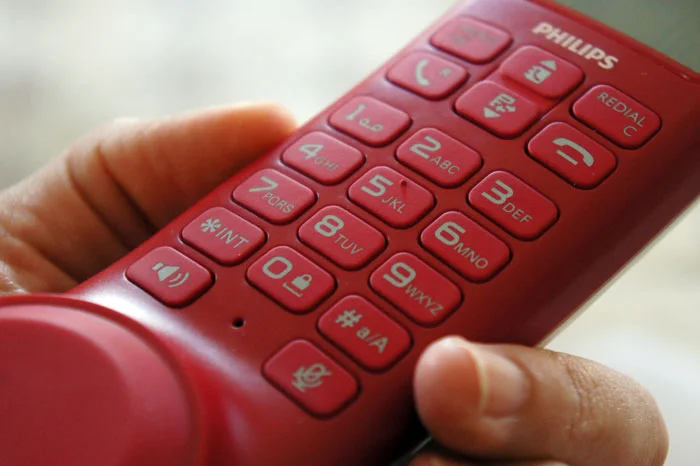 طراحی زیبا در تلفن بی سیم فلیپس Philips M555